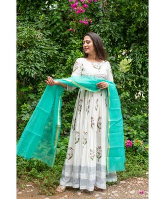 green pure hand block printed linen gown with kota doriya chunni 6