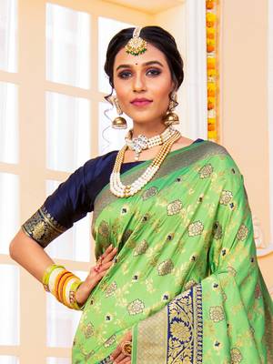 Light parrot green hand woven banarasi silk saree with blouse 3