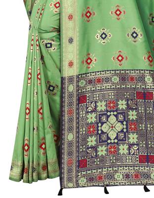 Parrot green hand woven banarasi silk saree with blouse 3