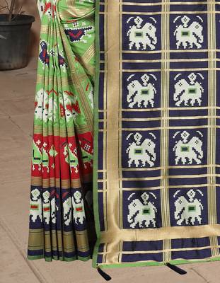 Parrot green hand woven banarasi silk saree with blouse 3