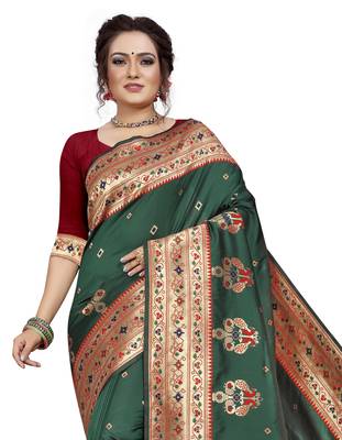 Green hand woven banarasi silk saree with blouse 2