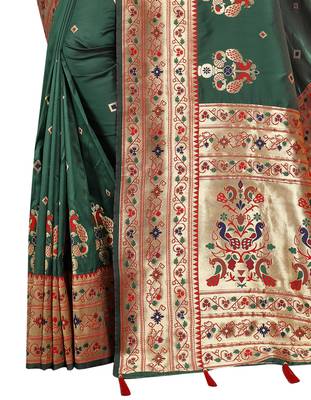 Green hand woven banarasi silk saree with blouse 3