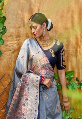 Grey printed silk saree with blouse 3