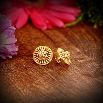 Traditional 1gm Gold South Screw Back Alloy Gold and Micron Plated Stud Earring 3
