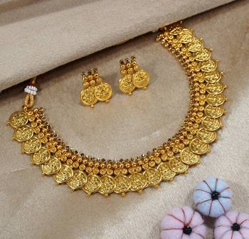 Gold necklaces 1
