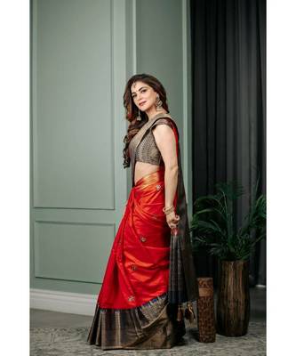 shraddha arya red woven rich heavy dark blue with border saree with blouse 4