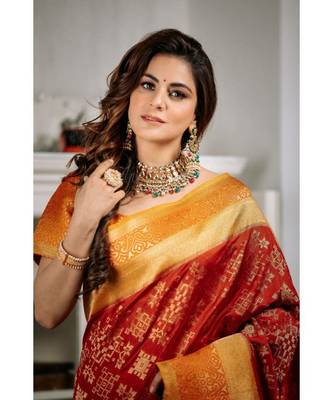 Shraddha Arya Maroon Woven Saree With Blouse 5