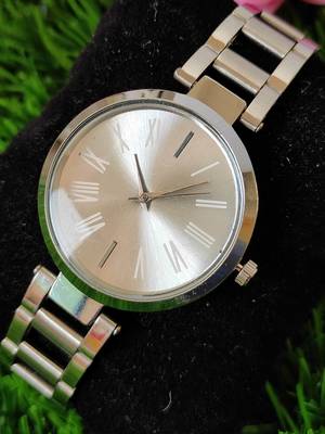 Sizzling design stylish watch for Girls 1