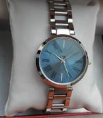 Sizzling analog classic watch for Girls