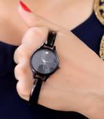 Sizzling Design Trendy Analog Watch For Women