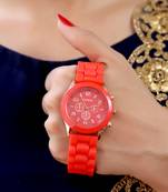 Sizzling Design Trendy Analog Watch For Women