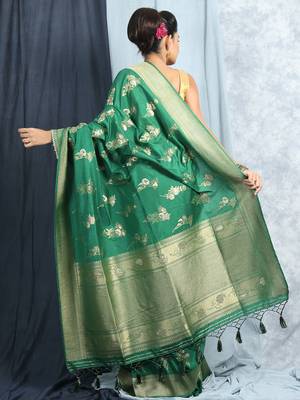 Deep Green Zari Woven Saree With Blouse 4