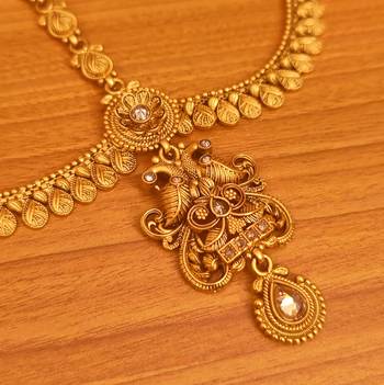 Gold maang-tikka 2