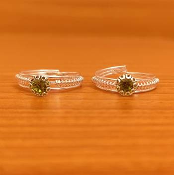 Green toe-rings 1