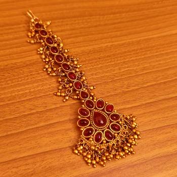 Red maang-tikka 1
