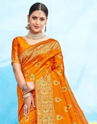 Gold woven banarasi silk saree with blouse 2