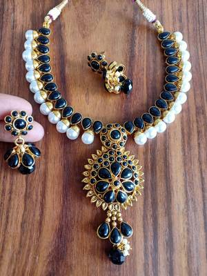 Black agate necklaces 1