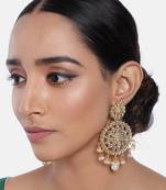 White kundan Yellow Gold Alloy Earrings