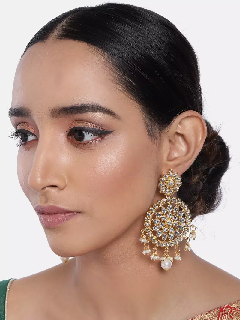 White kundan Yellow Gold Alloy Earrings