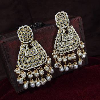 White kundan Yellow Gold Alloy Earrings 1