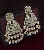 White kundan Yellow Gold Alloy Earrings