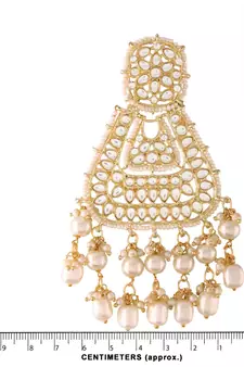 White kundan Yellow Gold Alloy Earrings
