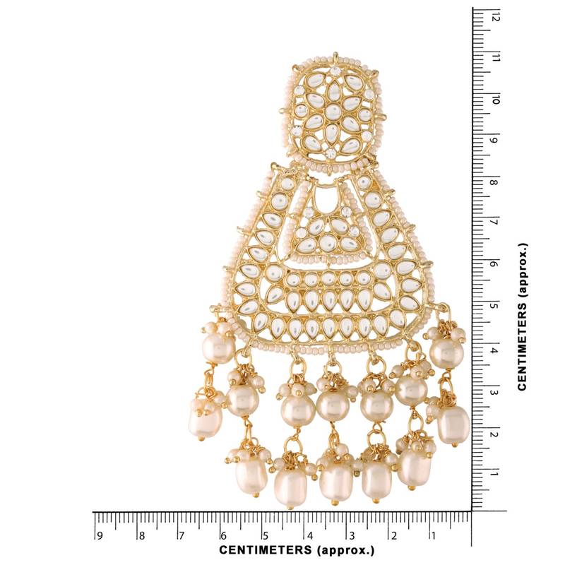 White kundan Yellow Gold Alloy Earrings
