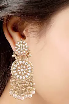 White kundan Yellow Gold Alloy Earrings