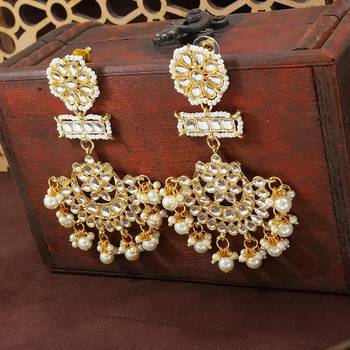 White kundan Yellow Gold Alloy Earrings 1