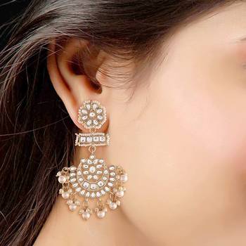 White kundan Yellow Gold Alloy Earrings 3