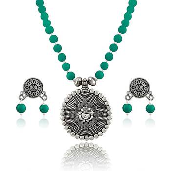 Green necklace-sets 1