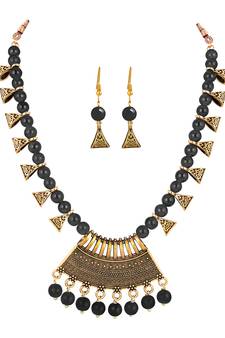 Black necklace-sets