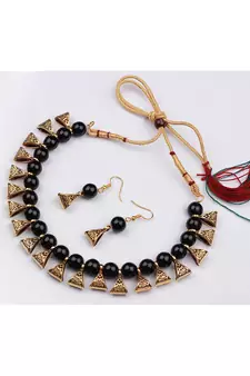 Black necklace-sets