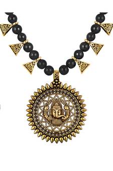 Black necklace-sets
