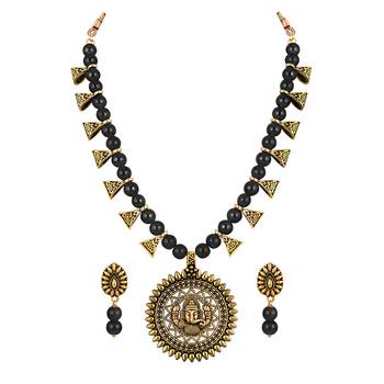 Black necklace-sets 2