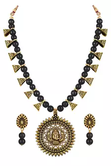 Black necklace-sets