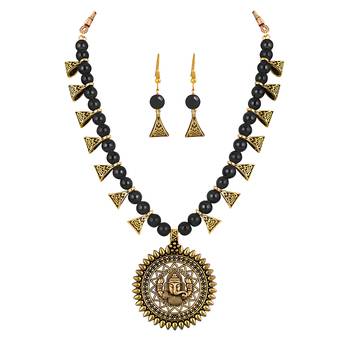 Black necklace-sets 3