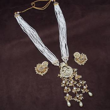 White beaded_jewellery Yellow Gold Alloy   Necklace   with Pair of Earring 1