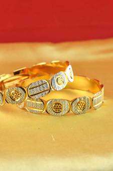 gold platted bangles size-2.8