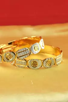gold platted bangles size-2.8