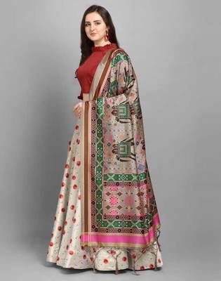  Women's silk Lehenga Choli 2
