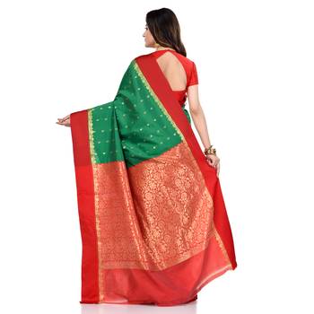 Green hand woven kanchipuram silk saree with blouse 4
