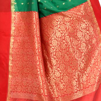 Green hand woven kanchipuram silk saree with blouse 5
