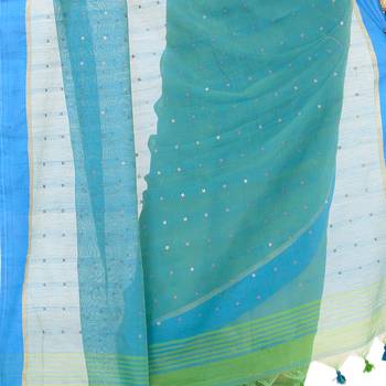 Green hand woven cotton saree with blouse 4