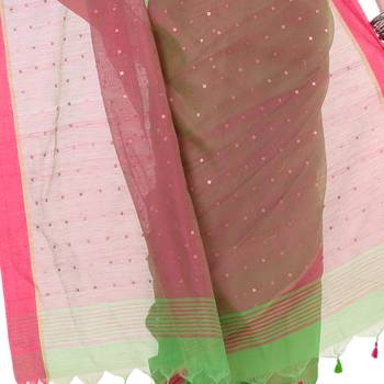 Green hand woven cotton saree with blouse 4