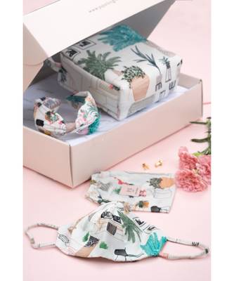 Luxe Rakhi Gift Hamper for Women (Set of 4) 3