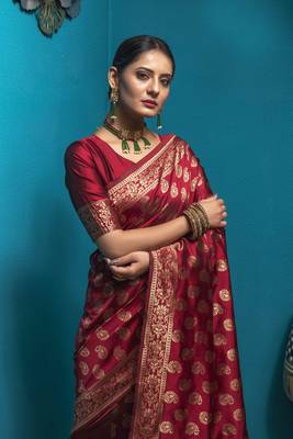 Red woven art silk saree with blouse 2