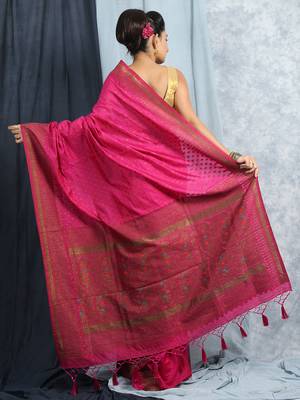 Magenta zari woven Tanchoi silk saree 4