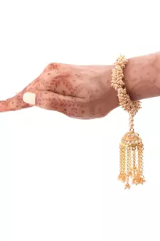 White pearl Yellow Gold Alloy   Bracelet
