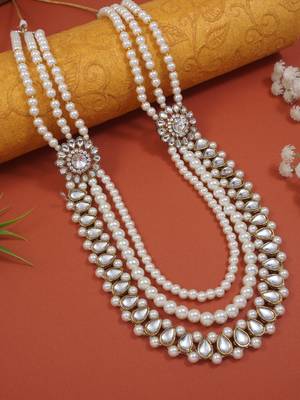 White beaded_jewellery Yellow Gold Alloy   Necklace 1